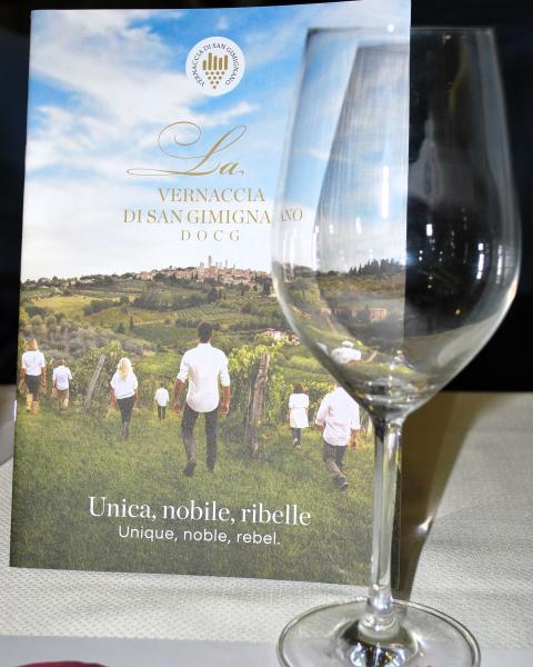 Degustazione Vernaccia di San Gimignano